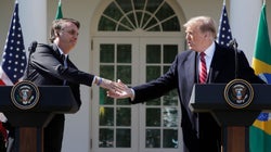 Ao lado de Trump, Bolsonaro não descarta solução militar para a Venezuela
