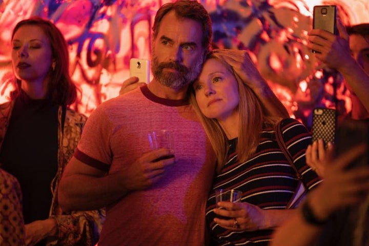Mary Ann Singleton (Laura Linney, right) canoodles with gay pal Michael “Mouse” Tolliver (Murray Bartlett).&