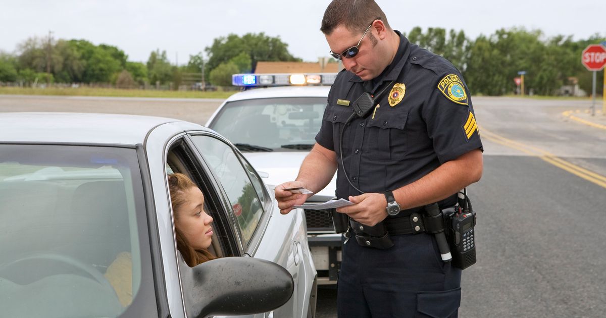 A policeman in the car. Дорожная полиция США. Полицейская машина. Полиция штрафует.