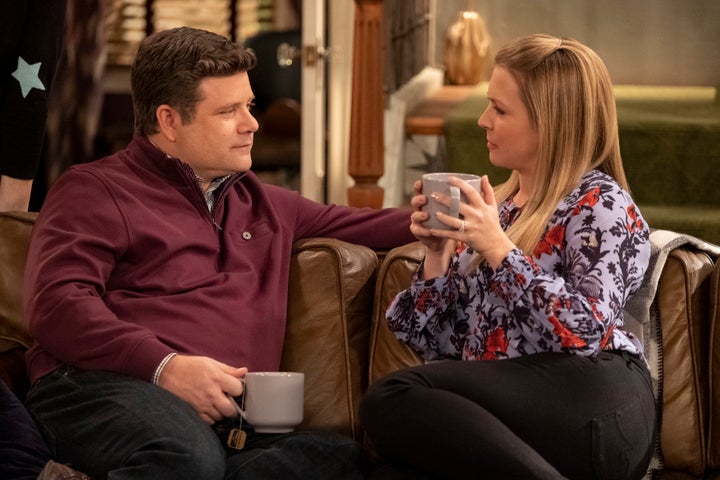 Sean Astin and Melissa Joan Hart in "No Good Nick" on Netflix.