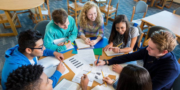 Au Collège, Les Filles Sont Meilleures Que Les Garçons Pour Travailler ...