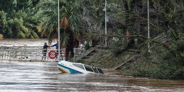 Pluie Et Inondations Dans Le Var Font Au Moins Deux Morts