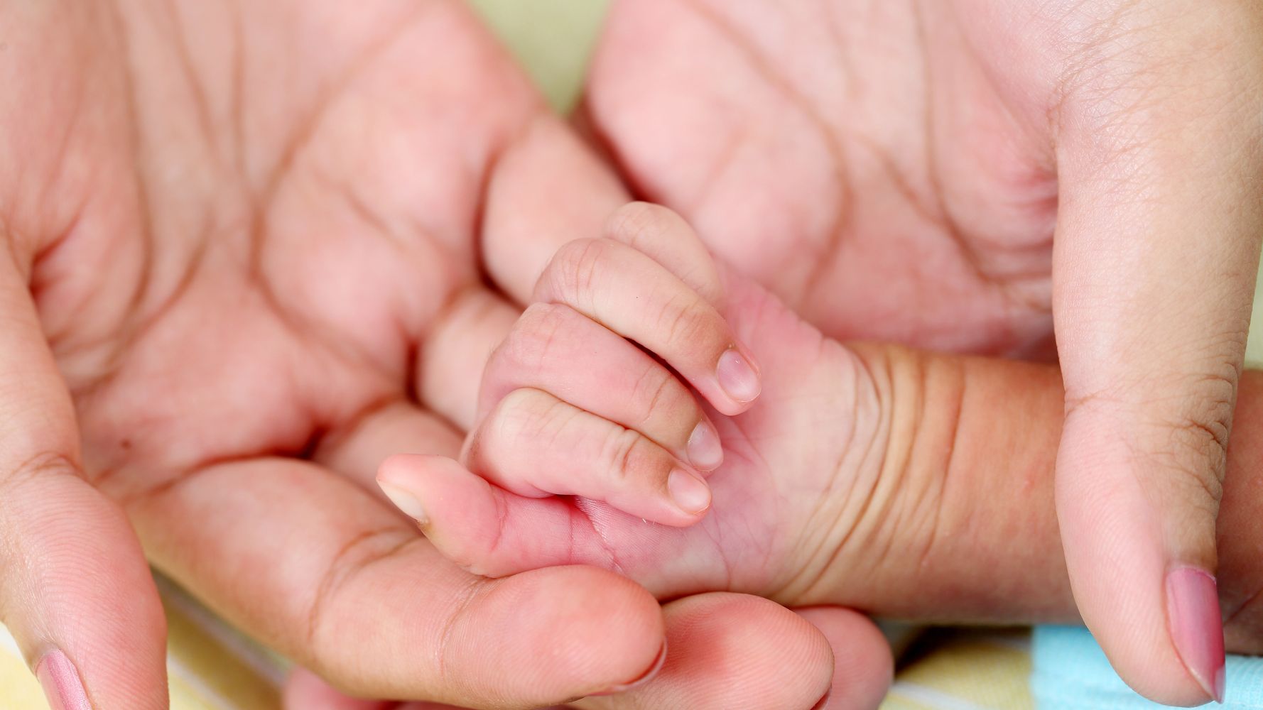 Dans L Ain 11 Nouveaux Cas De Bebes Sans Bras Identifies Le Huffington Post Life