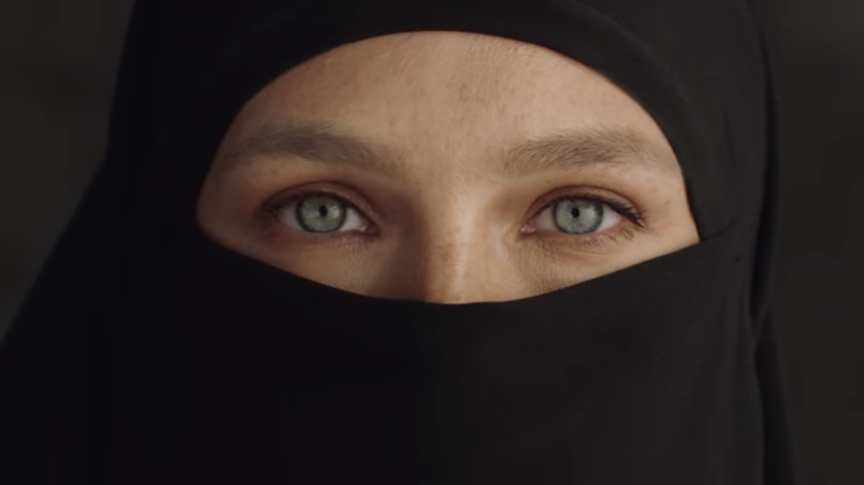 Bar Refaeli enl ve un niqab  dans une pub pour v tements 