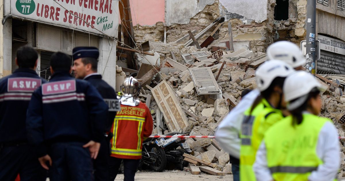 Marseille Deux Immeubles S Effondrent Rue D Aubagne Au Moins Deux Blesses Legers Le Huffpost