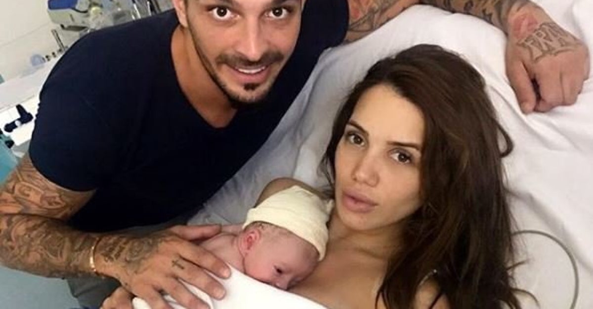 Les Marseillais Le Bebe Le Plus Attendu De La Telerealite Est Ne Le Huffpost Les Marseillais Le Bebe Le Plus Attendu De La Telerealite Est Ne Le Huffpost