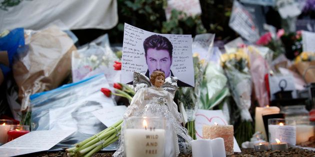 Un An Apres La Mort De George Michael Sa Famille Partage Un Message Poignant Le Huffpost