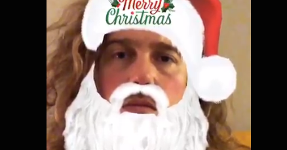 Joyeuses Fetes Julien Dore Est Visiblement Ravi De Se Grimer Pour Vous Souhaiter Un Joyeux Noel Le Huffpost