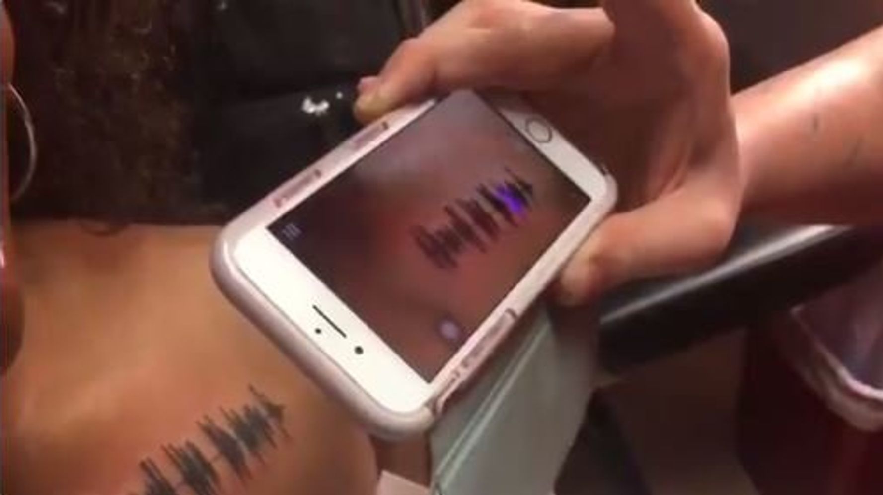 Elle Se Fait Tatouer Les Ondes D Un Message Vocal De Sa Grand Mere Decedee Le Huffington Post Life