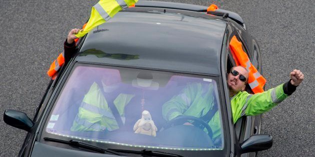 Les Gilets Jaunes Entament La Cinquième Journée De