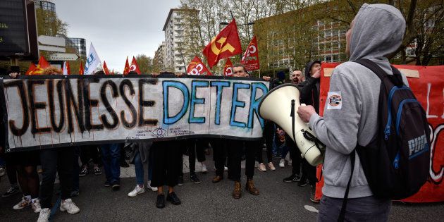 Surfant Sur Les Gilets Jaunes Les Lycéens Appellent Au