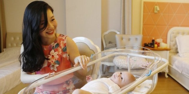 Un Mois Apres L Accouchement De Plus En Plus De Meres Chinoises Choyees Dans De Luxueux Centres Specialises Le Huffington Post Life