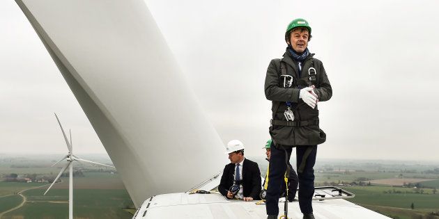 Nicolas Hulot au sommet d'une éolienne pour vanter les énergies