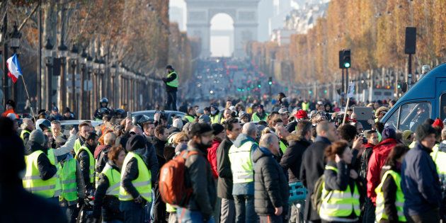 Les Gilets Jaunes Vont Ils Boycotter Le Champ De Mars Pour