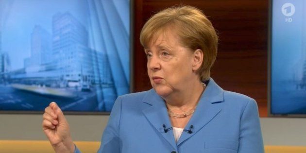 Merkel reste opposée aux idées de Macron sur la zone