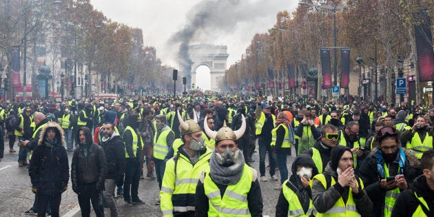 Gilets Jaunes Après Une Journée De Chaos Lexécutif