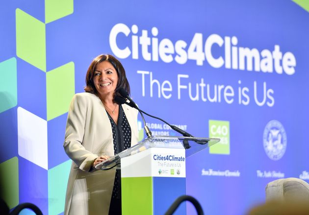 La maire de Paris, Anne Hidalgo, prend la parole lors de l'événement de lancement du 