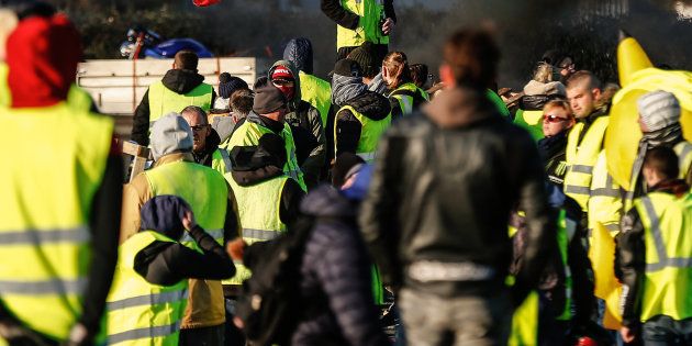 Des Journalistes De France 3 Menacés Par Des Gilets Jaunes