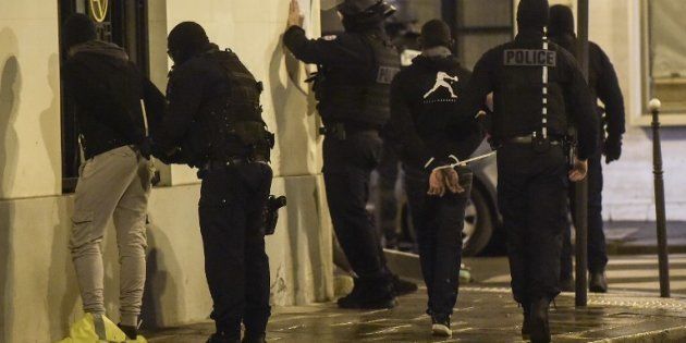 Des personnes interpellées samedi 8 décembre à Paris, en marge de l'acte IV des gilets