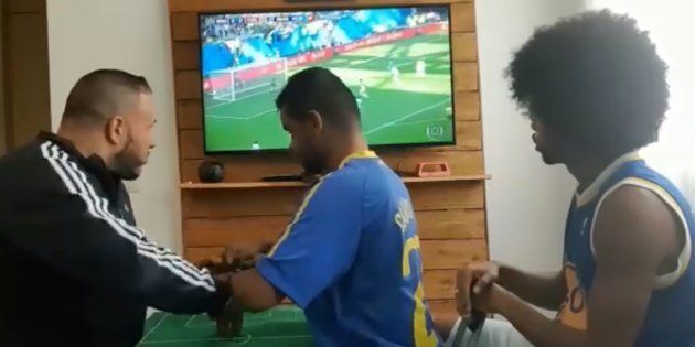 Coupe du Monde 2018: Ils font vivre un match du Brésil à un supporter aveugle et