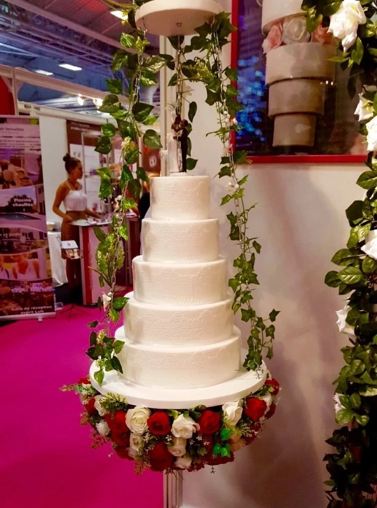 Ces Gateaux De Mariage Suspendus Sont Renversants Le Huffington Post Life Ces Gateaux De Mariage Suspendus Sont Renversants Le Huffington Post Life