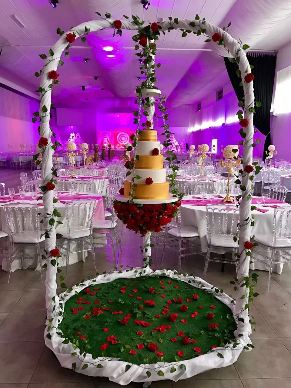 Ces Gateaux De Mariage Suspendus Sont Renversants Le Huffington Post Life