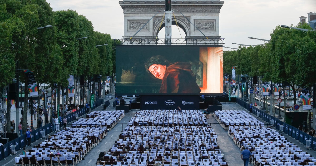 Les ChampsÉlysées transformés en cinéma géant Le HuffPost