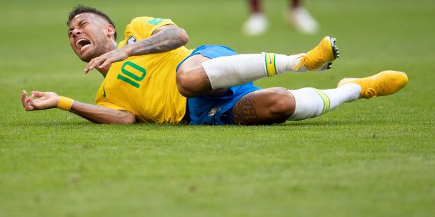 Coupe du monde: Depuis le début du mondial, Neymar a passé près de 14 minutes à se rouler sur la