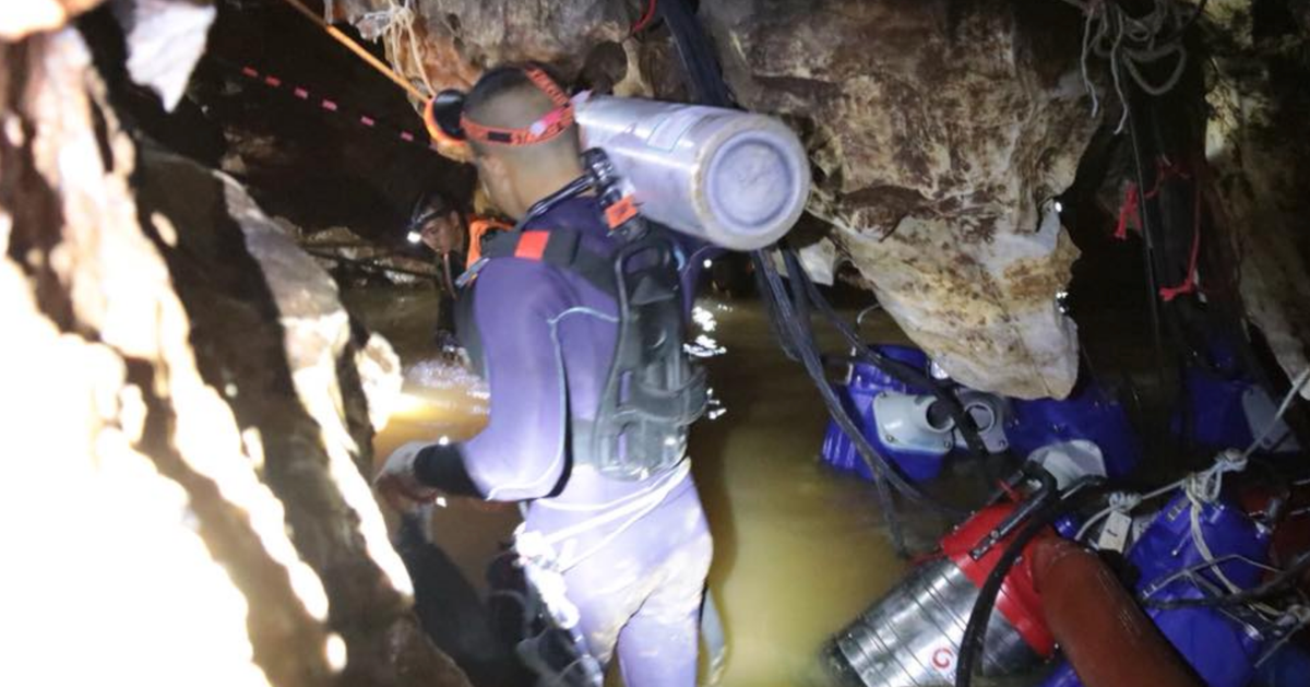 Grotte de Tham Luang en Thaïlande les premières images de l'évacuation Le HuffPost Grotte de Tham Luang en Thaïlande les premières images de l'évacuation Le HuffPost