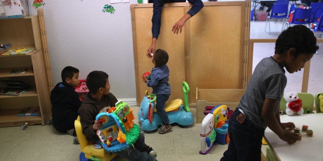 Aux Etats Unis Un Bebe D Un An Sans Ses Parents Devant Le Juge De L Immigration Le Huffpost Aux Etats Unis Un Bebe D Un An Sans Ses Parents Devant Le Juge De L Immigration Le Huffpost