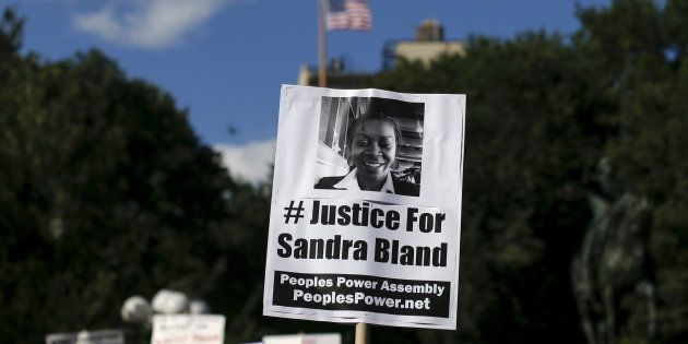 Rendre hommage à Sandra Bland, morte parce qu'elle était noire, telle est la mission de notre