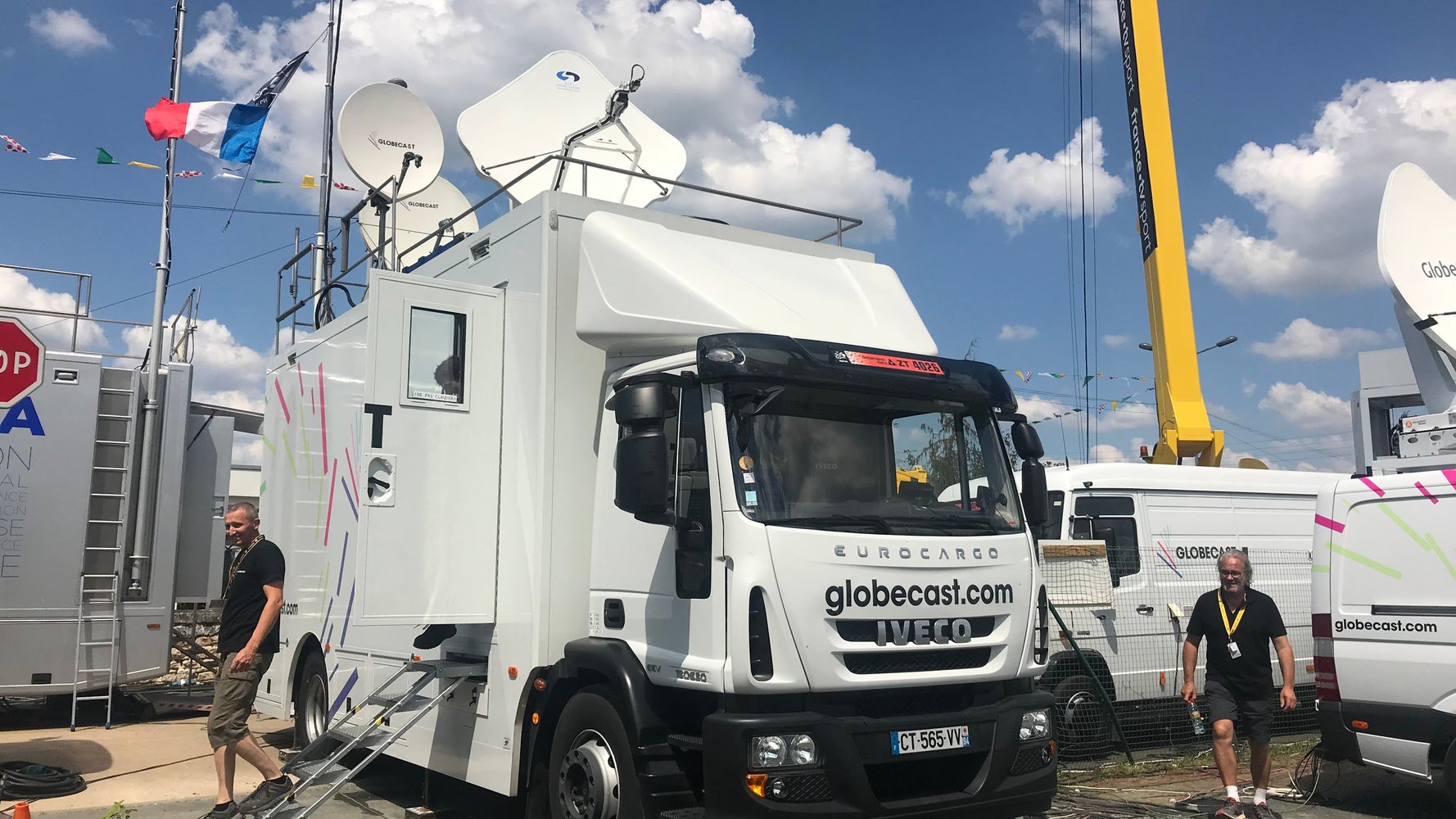 Sans Ces Camions Pas De Tour De France A La Television Le Huffpost