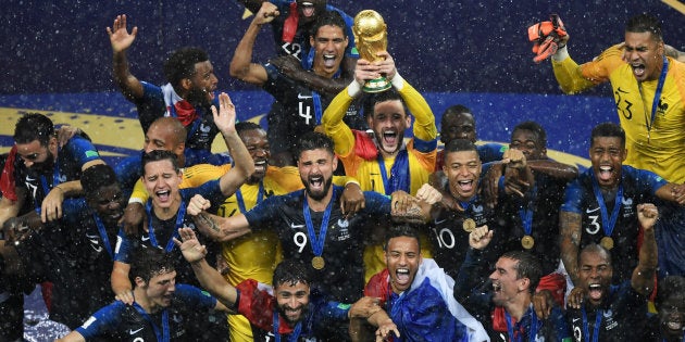 La France Championne Du Monde Les Images Des Bleus Soulevant Le