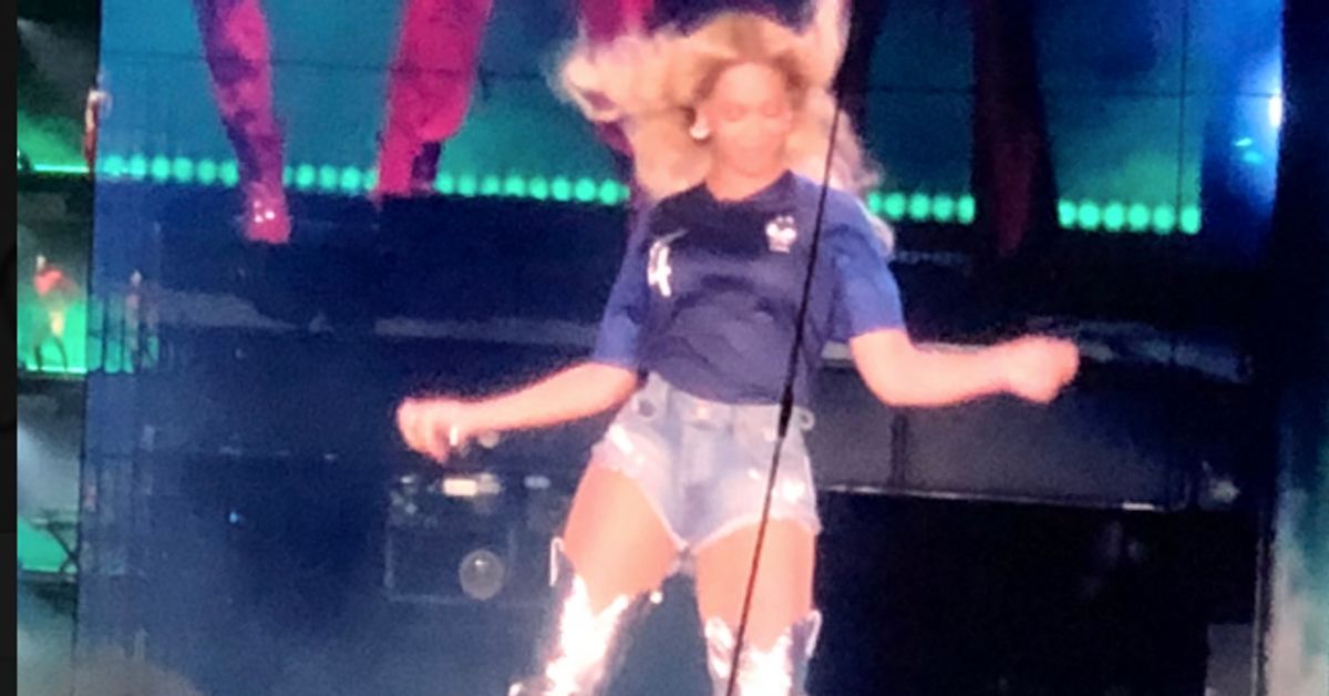 En Concert Au Stade De France Beyonce Et Jay Z Arborent Le Nouveau Maillot Des Bleus Le Huffpost