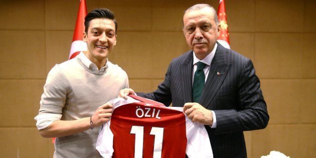 Mesut Özil s'explique pour la première fois sur sa photo avec Recep Tayyip Erdogan avant le Mondial