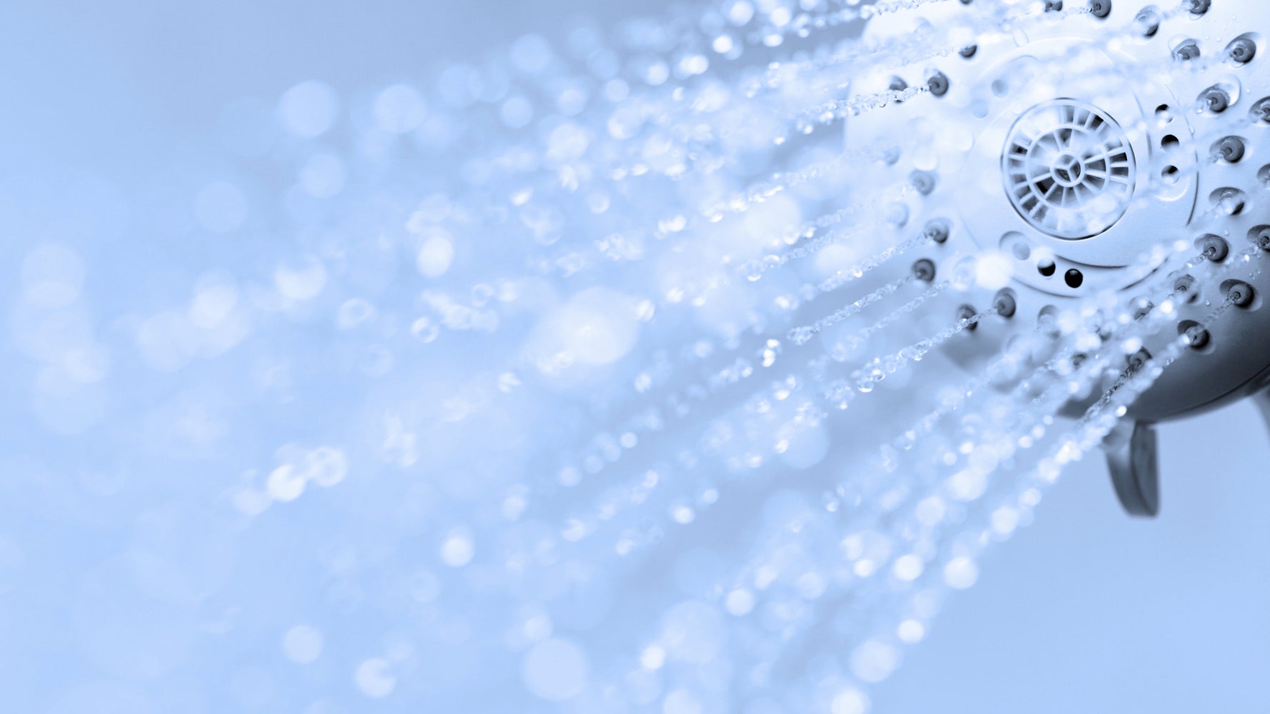 Pendant la canicule, la douche froide est LA fausse bonne idée Le