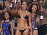 Jennifer Lopez Fete Ses 49 Ans En Famille Et A Grand Renfort De Champagne Le Huffpost