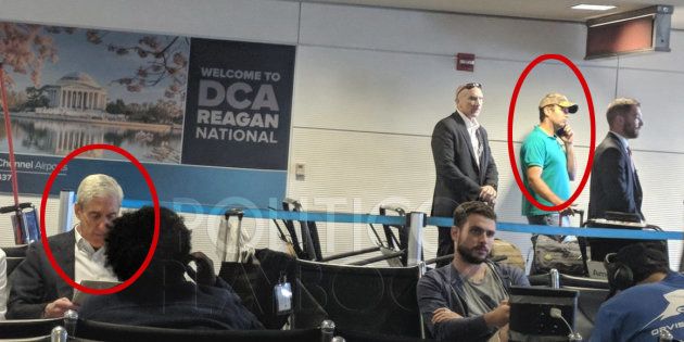 Cette photo de Donald Trump Jr coincé à l'aéroport à côté du procureur sur l'enquête russe a fait bien...