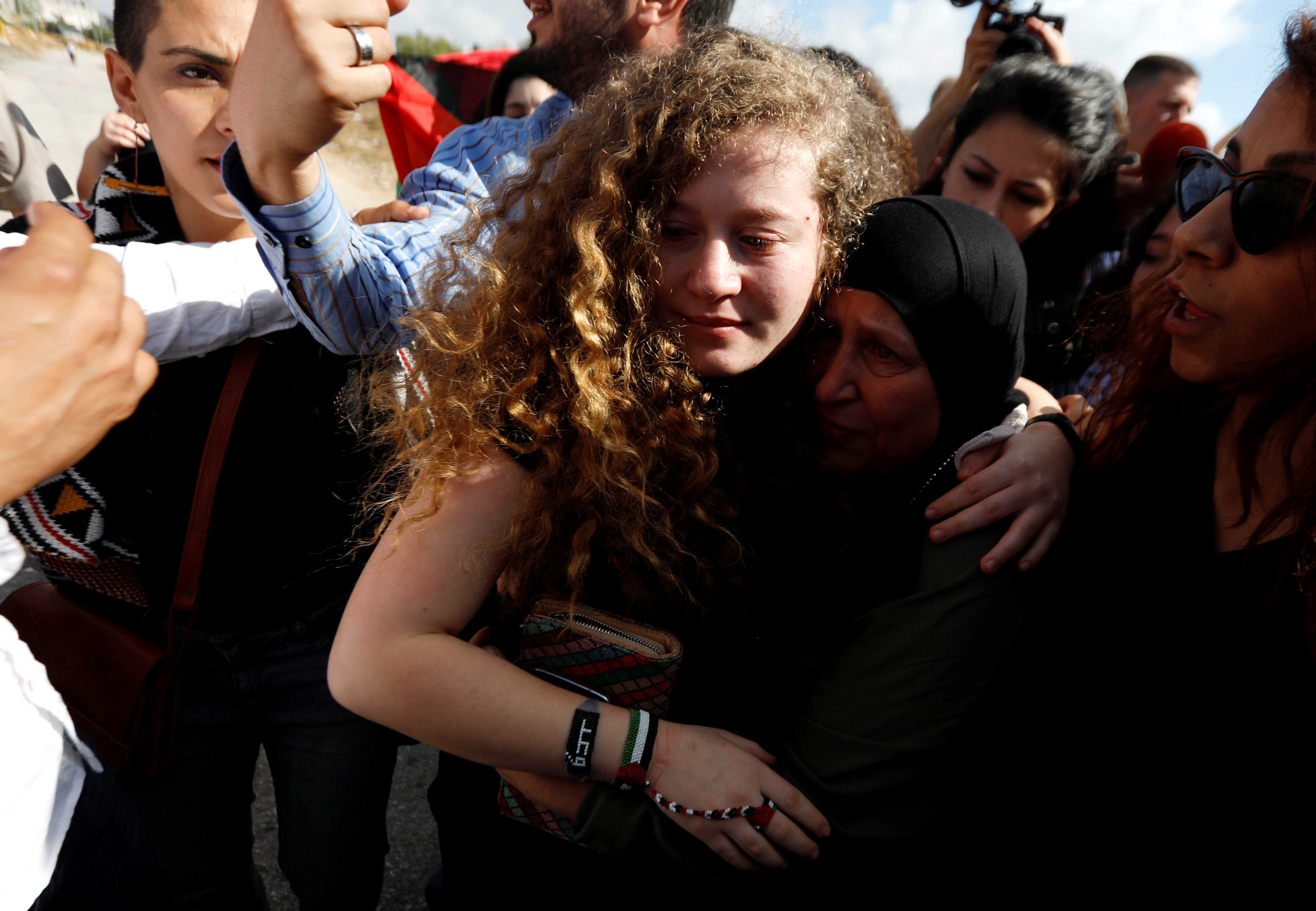 Libération D'Ahed Tamimi, La Palestinienne De 17 Ans Détenue Pendant 8 ...