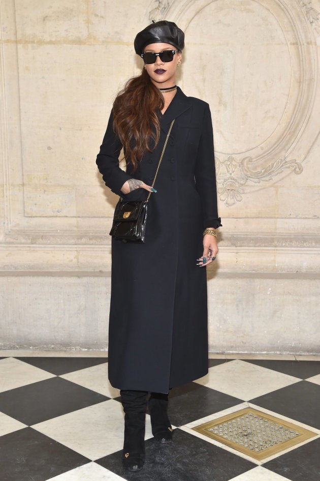 La chanteuse assiste au défilé Christian Dior dans le cadre de la Fashion Week parisienne le 3 mai 2017.