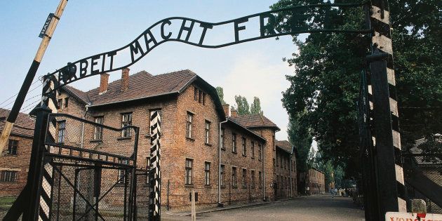 Pologne Le Senat Adopte Une Loi Controversee Sur La Shoah Le Huffpost