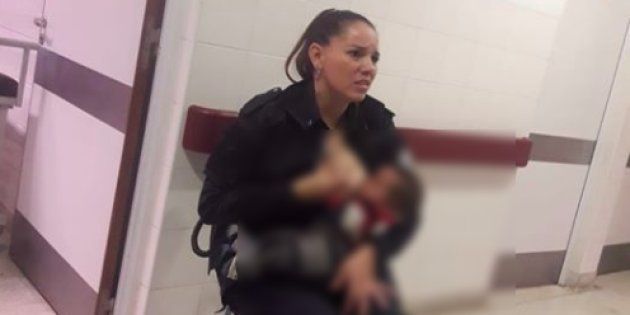 Le geste émouvant de cette policière argentine qui allaite un bébé abandonné à