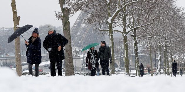 Ile De France 8 Departements Encore En Vigilance Orange La Neige S Eloigne Le Huffpost