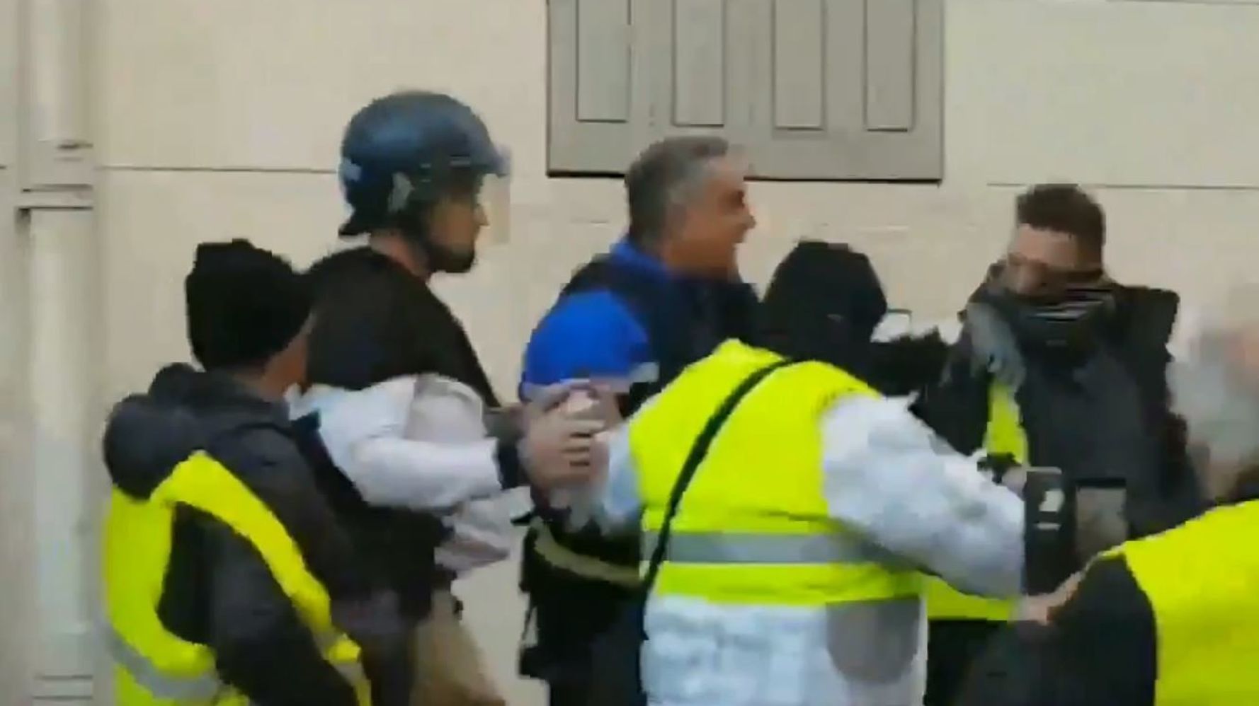 Didier Andrieux Policier Filme Frappant Des Manifestants A Toulon S Explique Le Huffpost