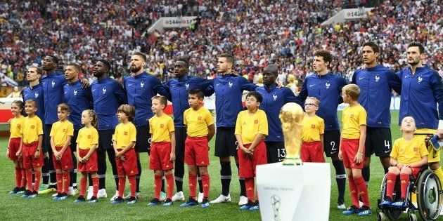 Les Bleus lors de l'hymne national avant France-Croatie à Moscou le 15 juillet