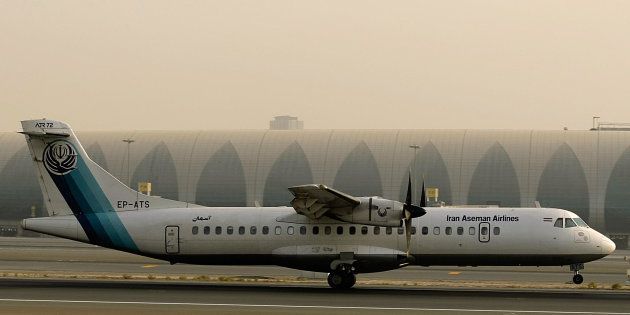 L'avion de ligne qui s'est écrasé en Iran avec 66 passagers à son bord reste introuvable (Image