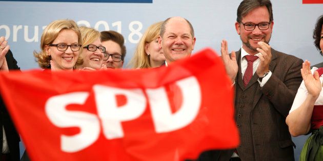 Vivre avec Merkel ou laisser leur parti se ratatiner, les militants du SPD face à un