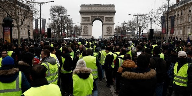 Les Gilets Jaunes Secouent Le Calendrier De La Fashion Week