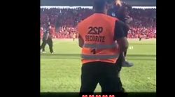 Nîmes-PSG: le petit garçon qui a sauté dans les bras de Neymar raconte son