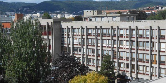 Augmenter Les Frais D Inscription Des Etudiants Etrangers La Fac De Clermont Ferrand Refuse Le Huffpost